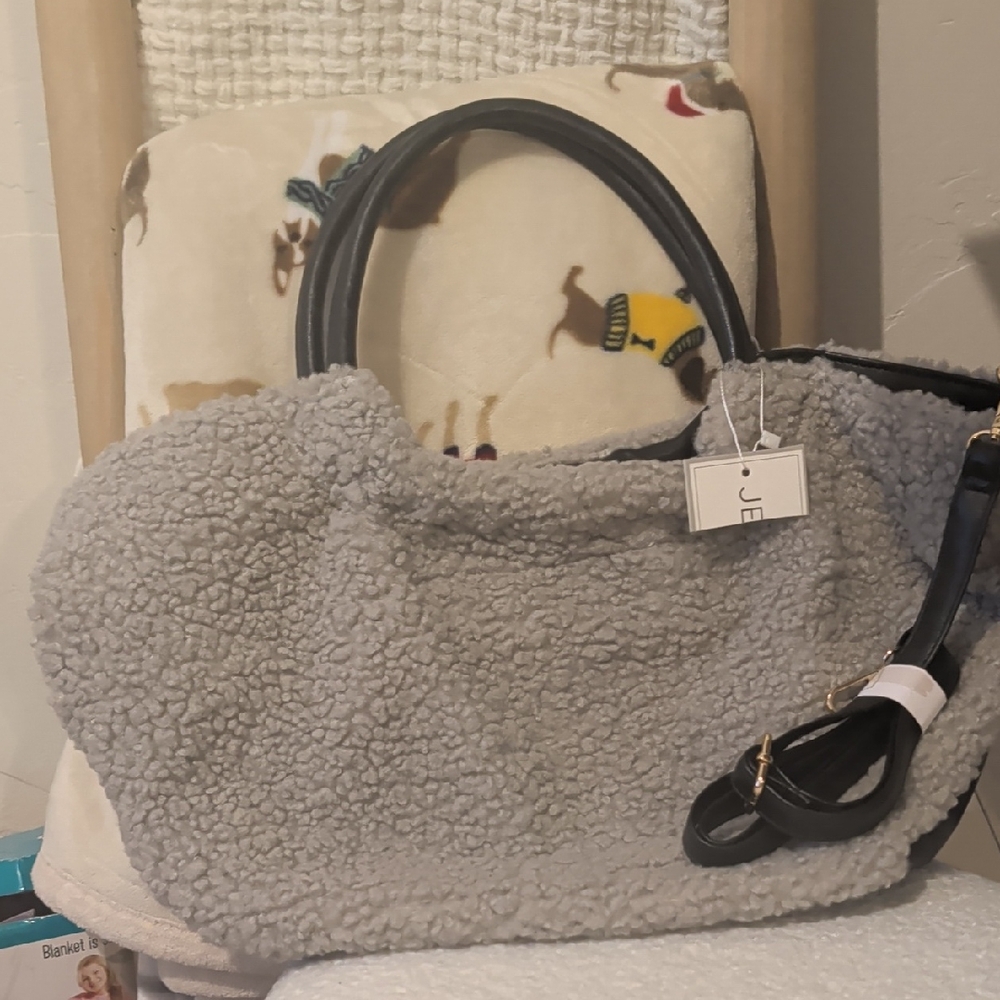 Awesome Jen & Co. Sherpa Style Purse.  NWT